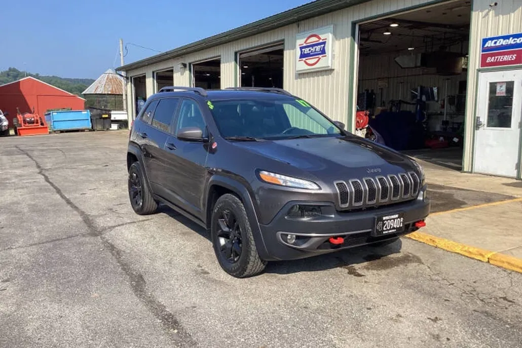 2017 Jeep Cherokee Trailhawk photo 1
