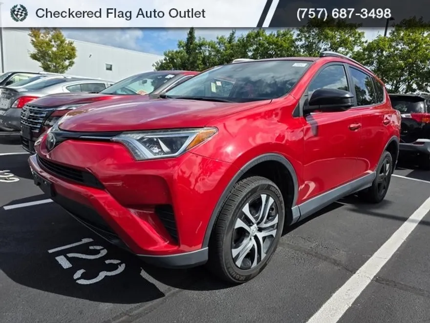 2017 Toyota RAV4 LE photo 1