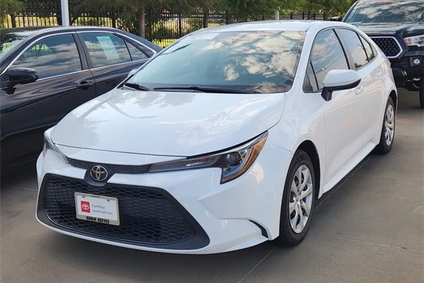 2022 Toyota Corolla LE photo 1
