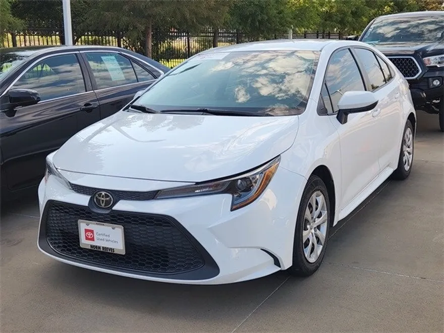 2022 Toyota Corolla LE photo 1
