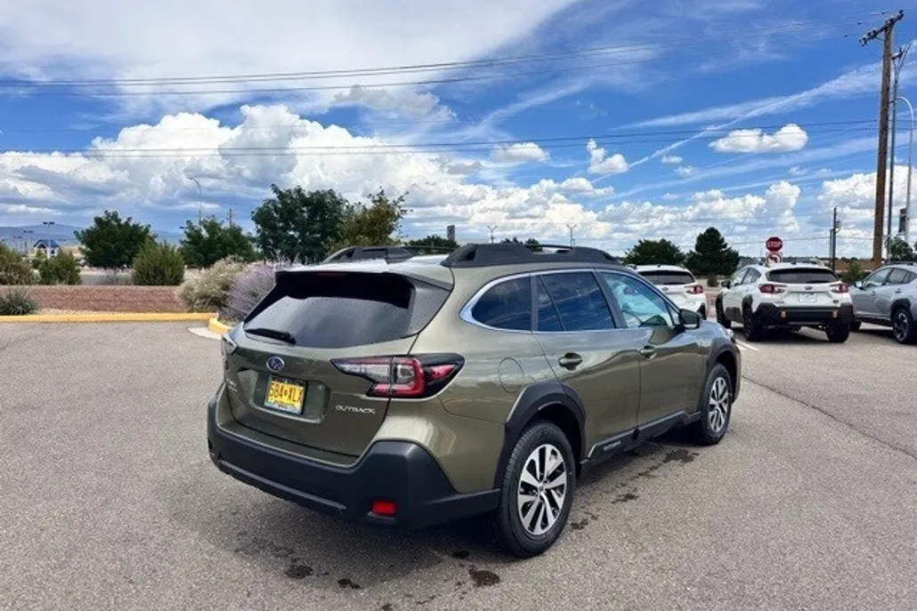 2025 Subaru Outback Premium photo 1