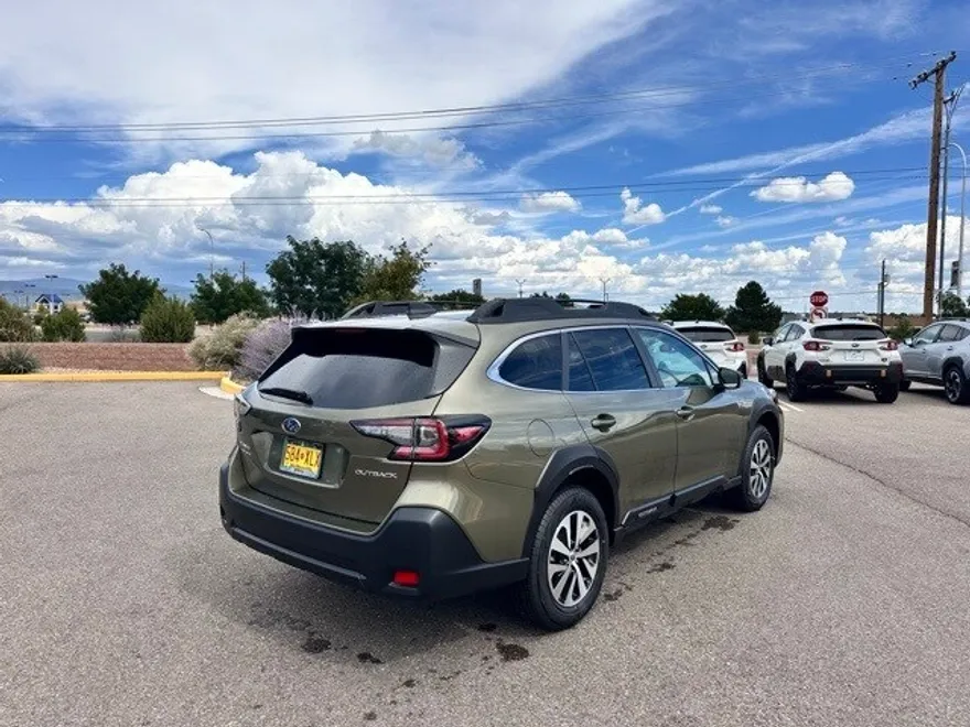 2025 Subaru Outback Premium photo 1