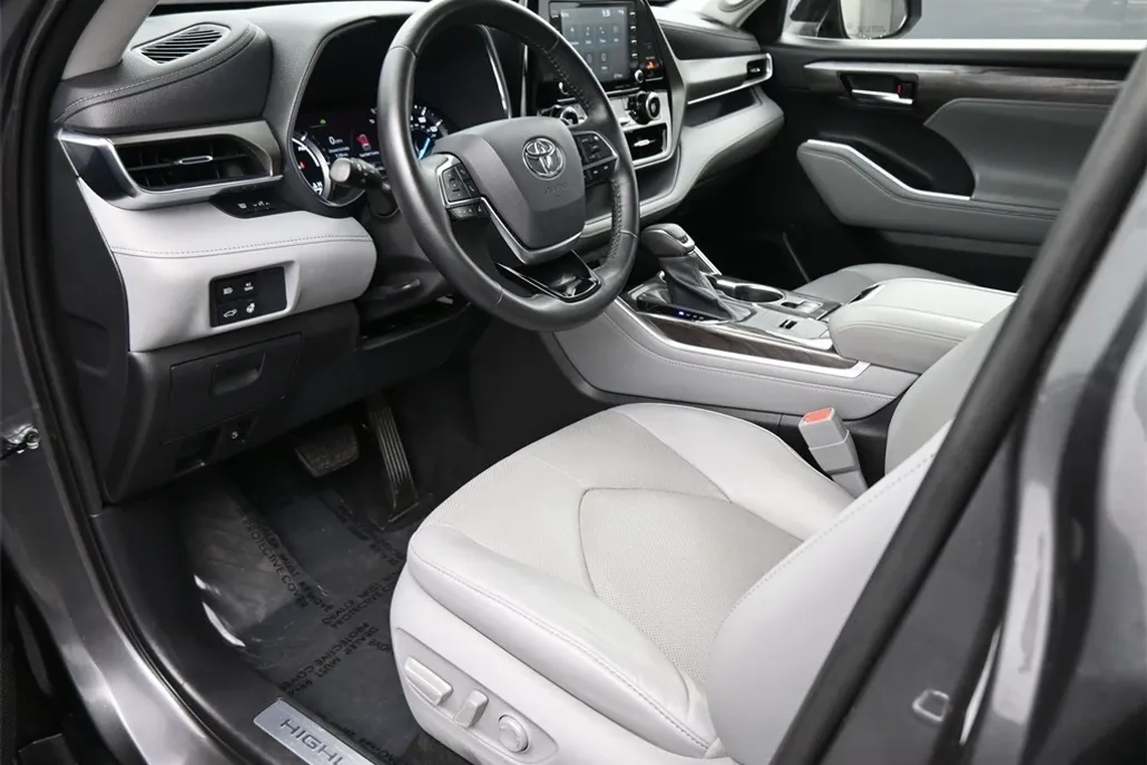 2021 Toyota Highlander Limited Hybrid photo 1