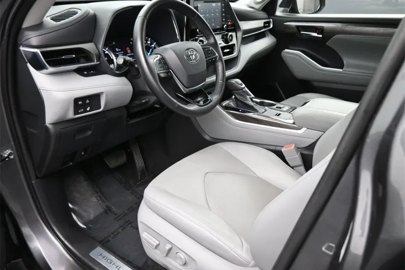 2021 Toyota Highlander Limited Hybrid photo 1