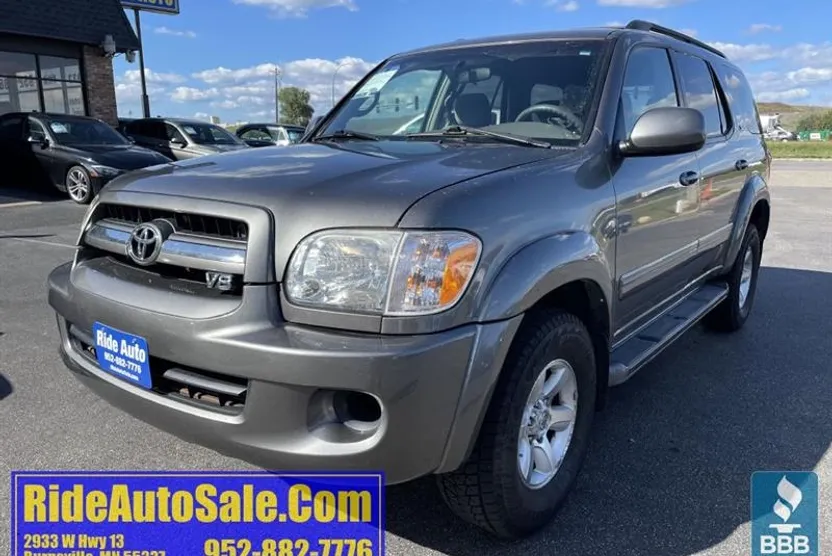 2005 Toyota Sequoia SR5 photo 1