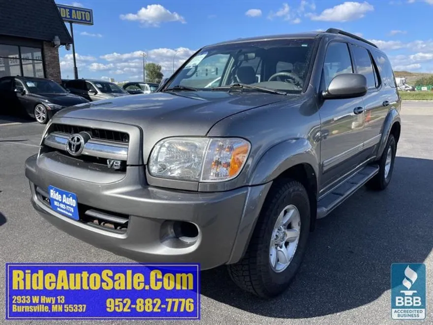 2005 Toyota Sequoia SR5 photo 1