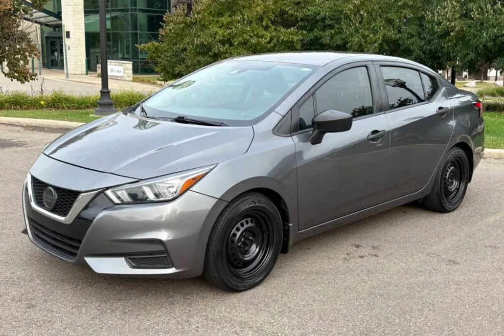 2020 Nissan Versa S photo 1