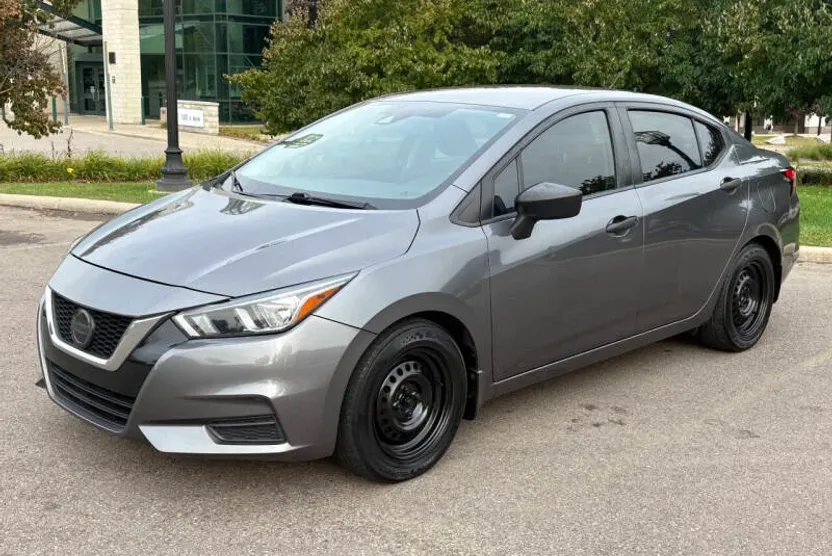 2020 Nissan Versa S photo 1
