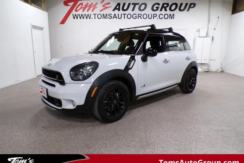 2016 Mini Cooper S ALL4 photo 1