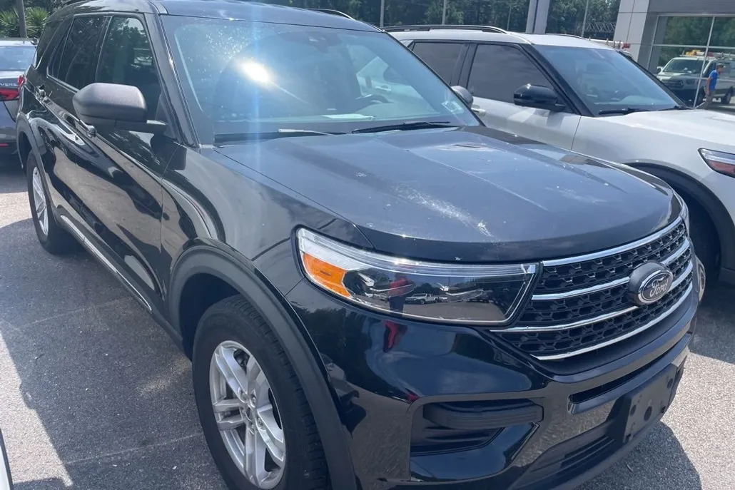 2022 Ford Explorer XLT photo 1