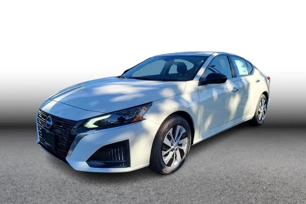 2025 Nissan Altima 2.5 photo 1
