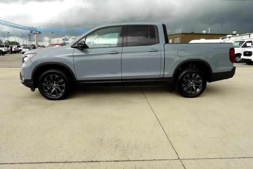 2024 Honda Ridgeline Sport photo 1