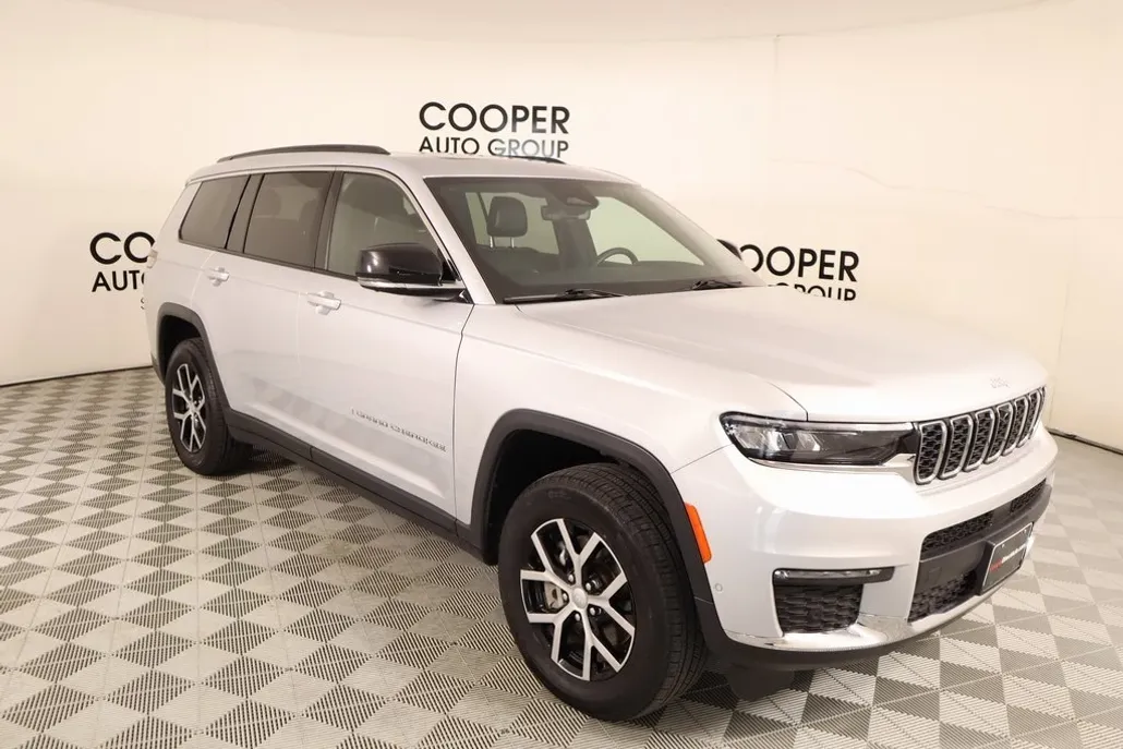 2024 Jeep Grand Cherokee Limited photo 1