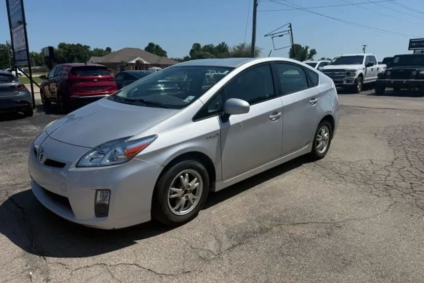 2011 Toyota Prius One photo 1