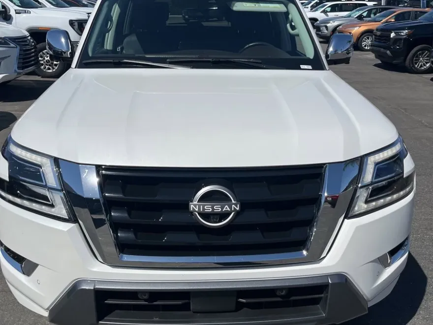 2023 Nissan Armada Platinum photo 1