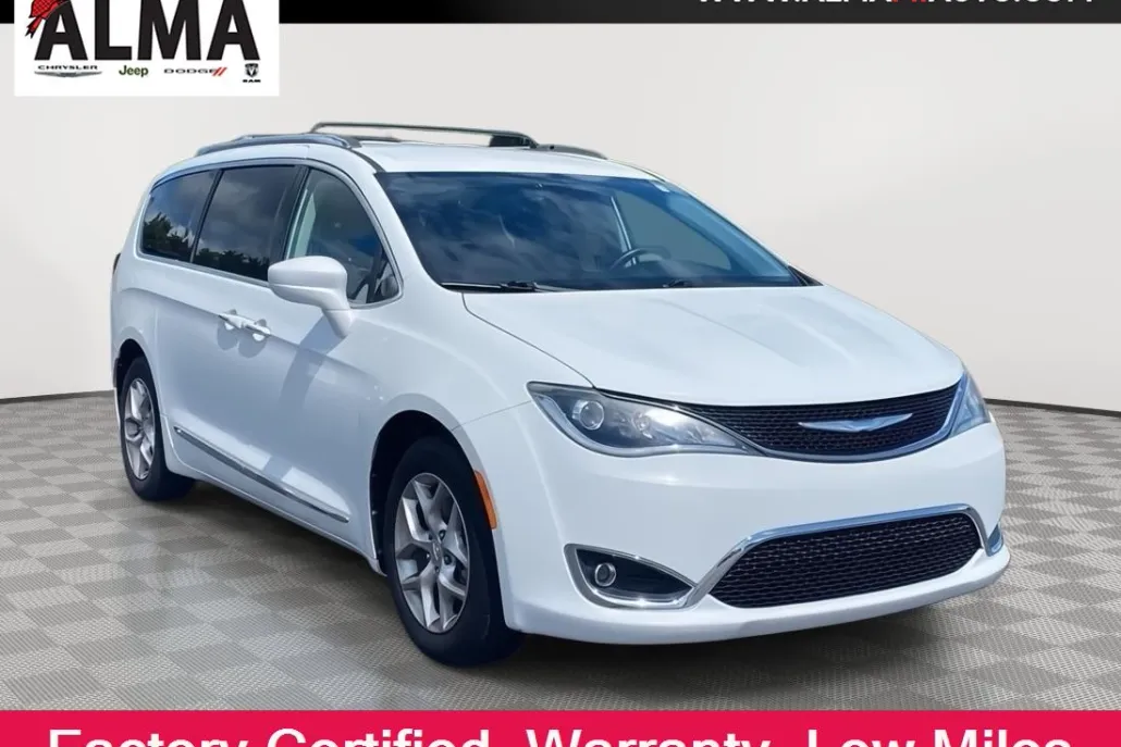 2018 Chrysler Pacifica Touring L photo 1