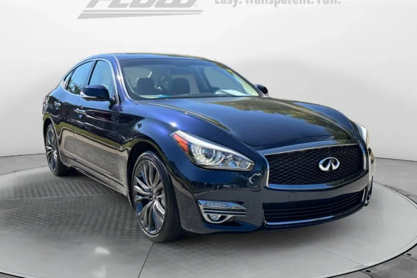 2016 Infiniti Q70 3.7 photo 1