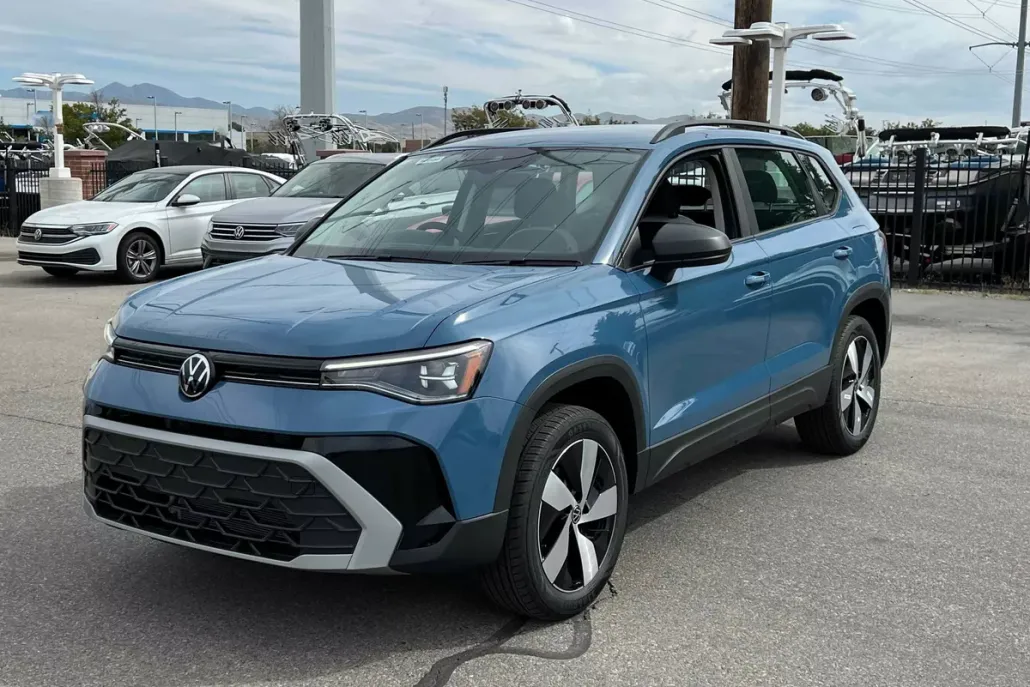 2025 Volkswagen Taos S photo 1