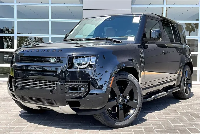 2025 Land Rover Defender 110 V8 photo 1