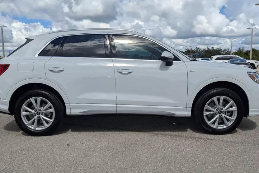 2024 Audi Q3 S line Premium Plus photo 1