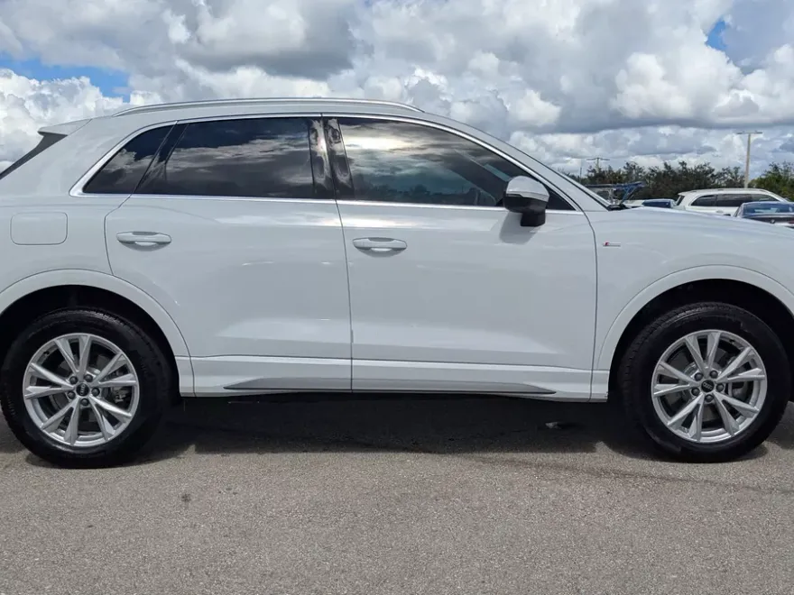 2024 Audi Q3 S line Premium Plus photo 1