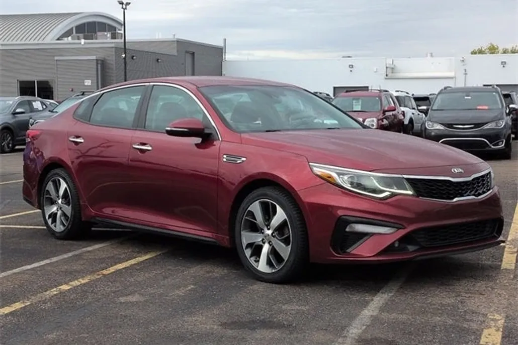 2019 Kia Optima S photo 1