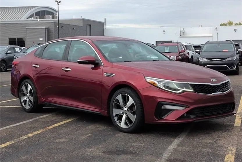 2019 Kia Optima S photo 1
