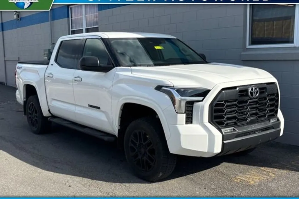 2023 Toyota Tundra SR5 CrewMax photo 1