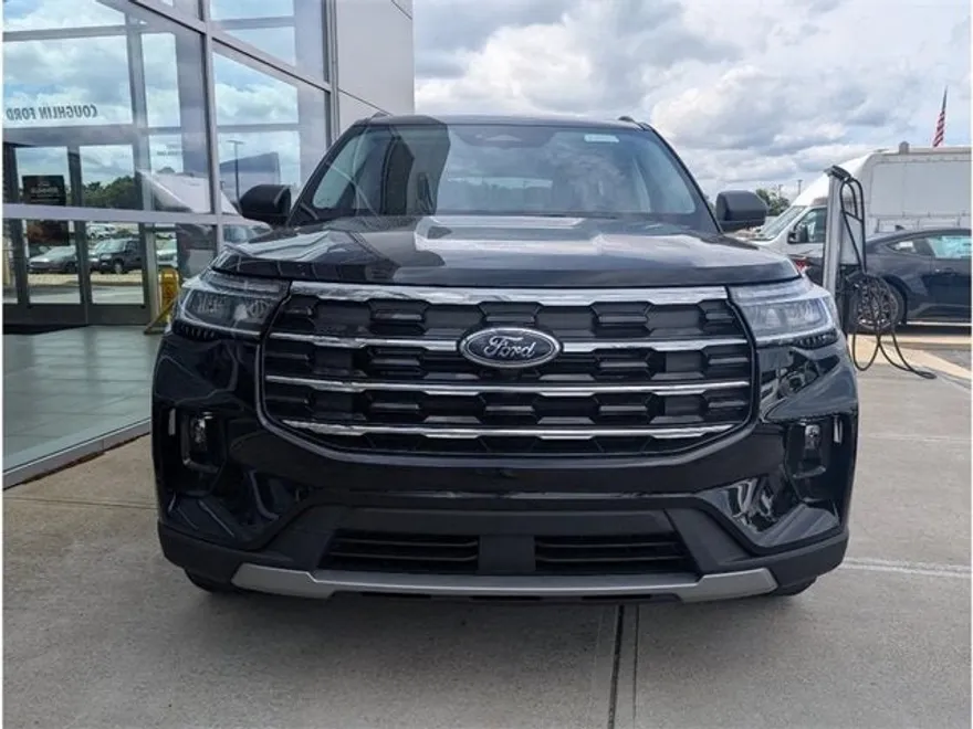 2025 Ford Explorer photo 1