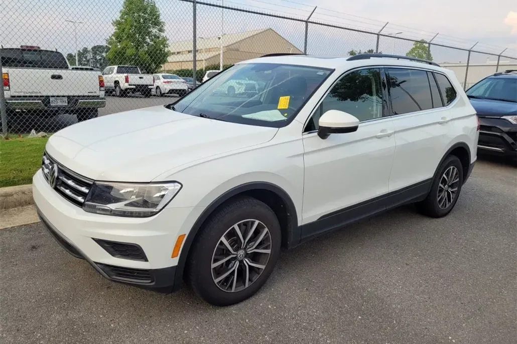 2019 Volkswagen Tiguan SE R-Line photo 1