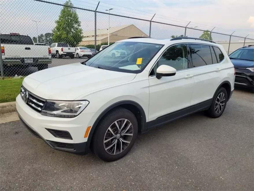 2019 Volkswagen Tiguan SE R-Line photo 1