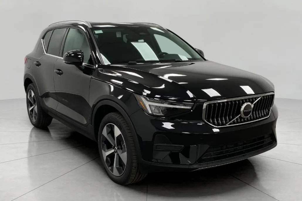 2025 Volvo XC40 Core photo 1
