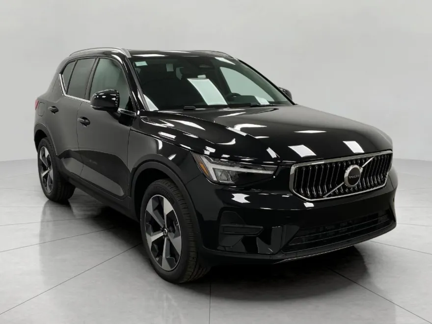2025 Volvo XC40 Core photo 1