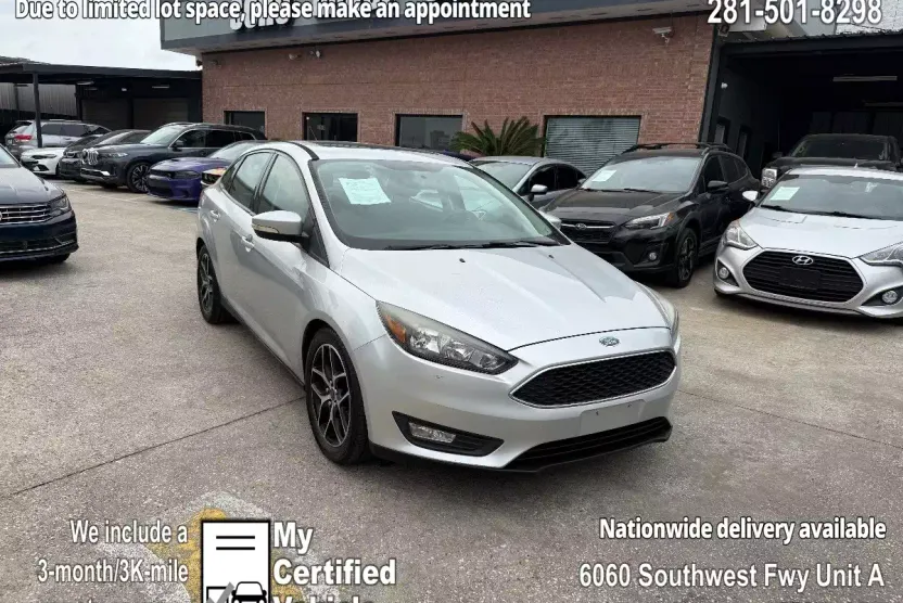 2018 Ford Focus SEL Sedan photo 1