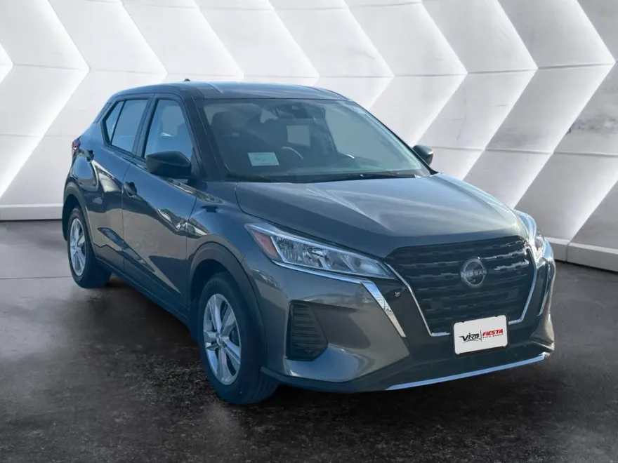2025 Nissan Kicks Play S photo 1