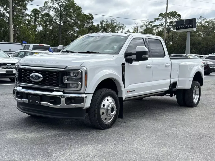 2023 Ford F-450 Lariat photo 1