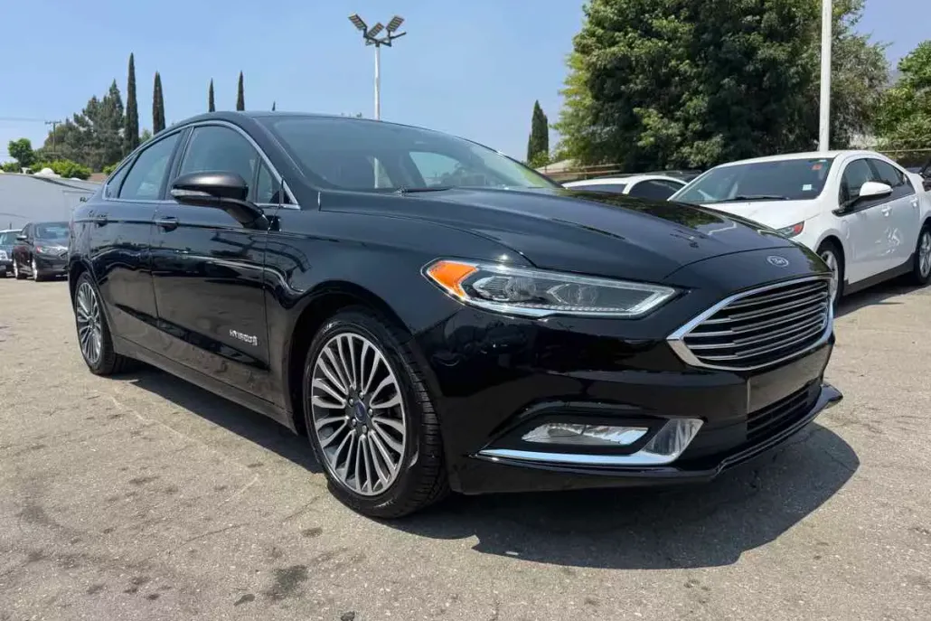 2018 Ford Fusion Hybrid Titanium photo 1