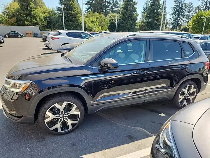 2023 Volkswagen Taos SEL photo 1