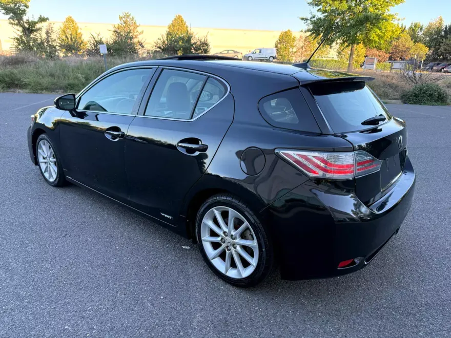 2013 Lexus CT 200h photo 1