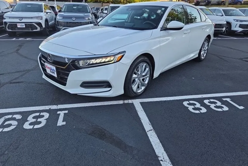 2018 Honda Accord LX 1.5T photo 1