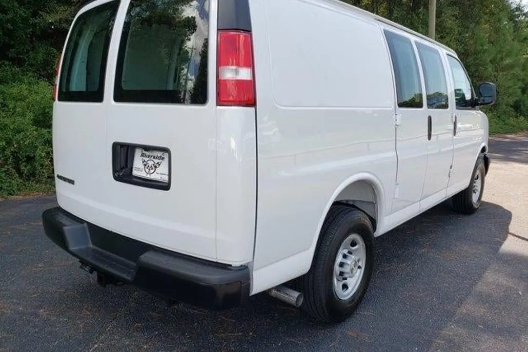 2025 Chevrolet Express Cargo 2500 Base photo 1