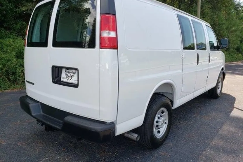 2025 Chevrolet Express Cargo 2500 Base photo 1