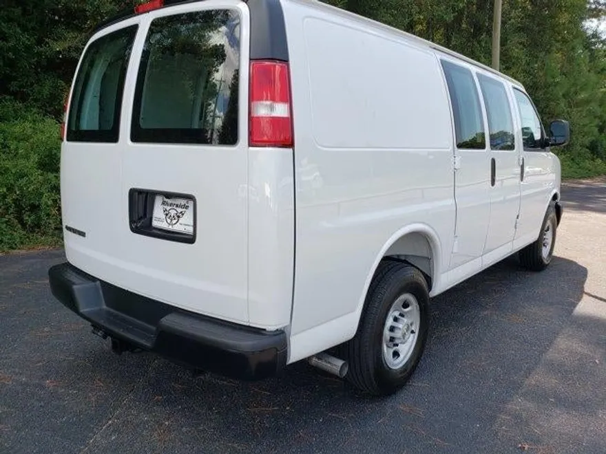 2025 Chevrolet Express Cargo 2500 Base photo 1