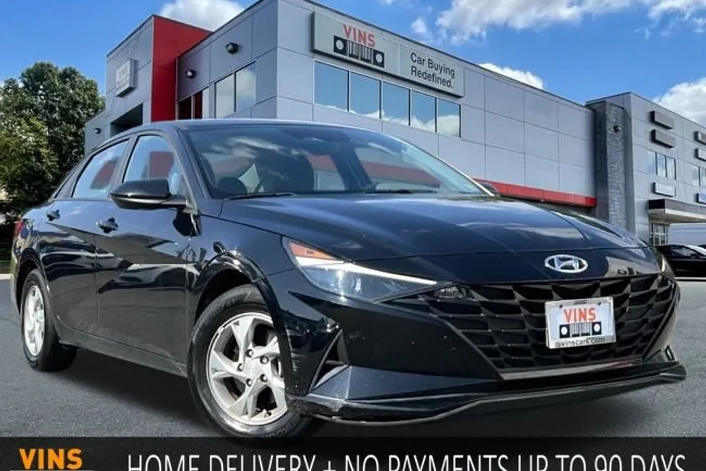 2023 Hyundai Elantra SE photo 1