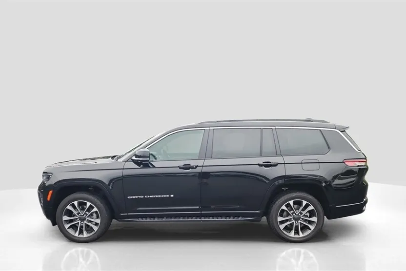 2024 Jeep Grand Cherokee Overland photo 1