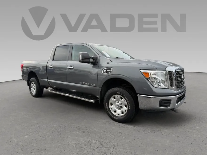 2017 Nissan Titan SV photo 1