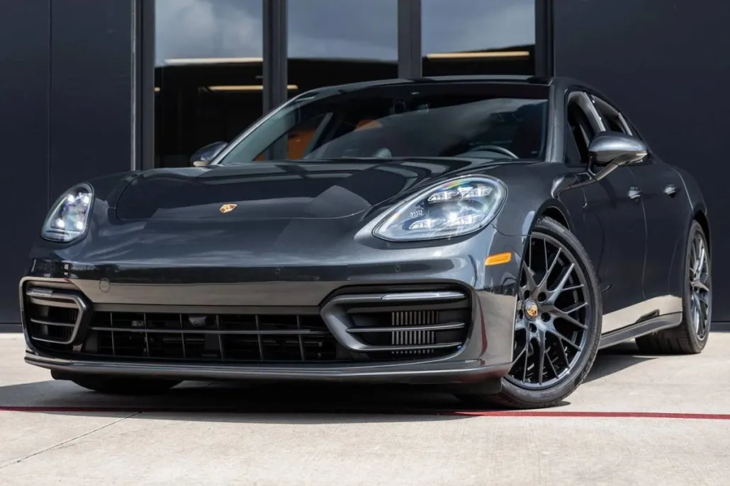 2022 Porsche Panamera 4 Platinum photo 1