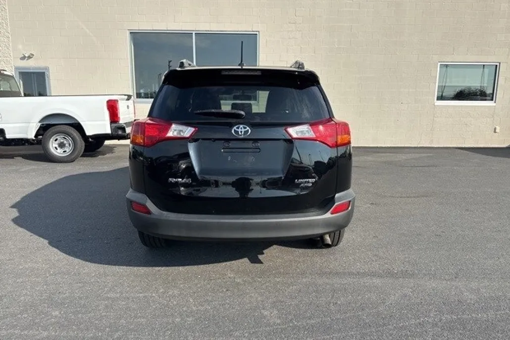 2015 Toyota RAV4 Limited photo 1