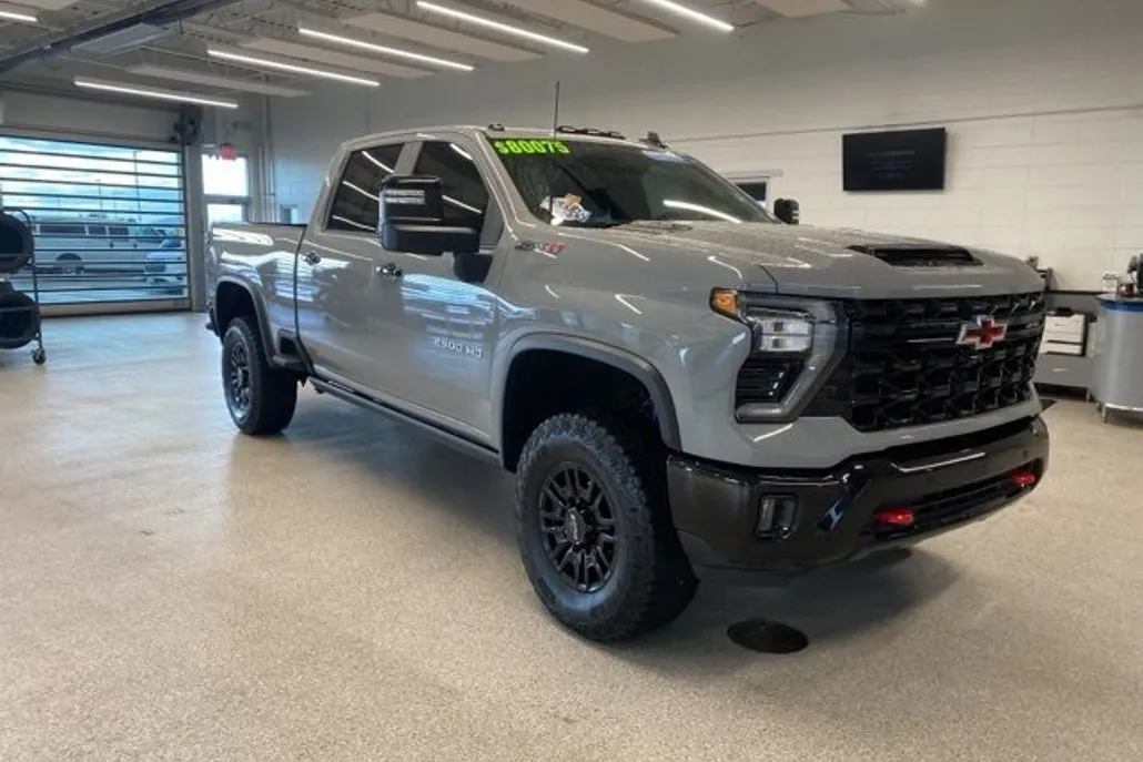 2025 Chevrolet Silverado 2500HD ZR2 photo 1