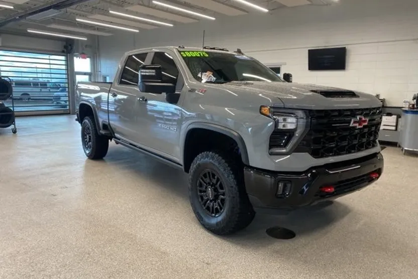 2025 Chevrolet Silverado 2500HD ZR2 photo 1